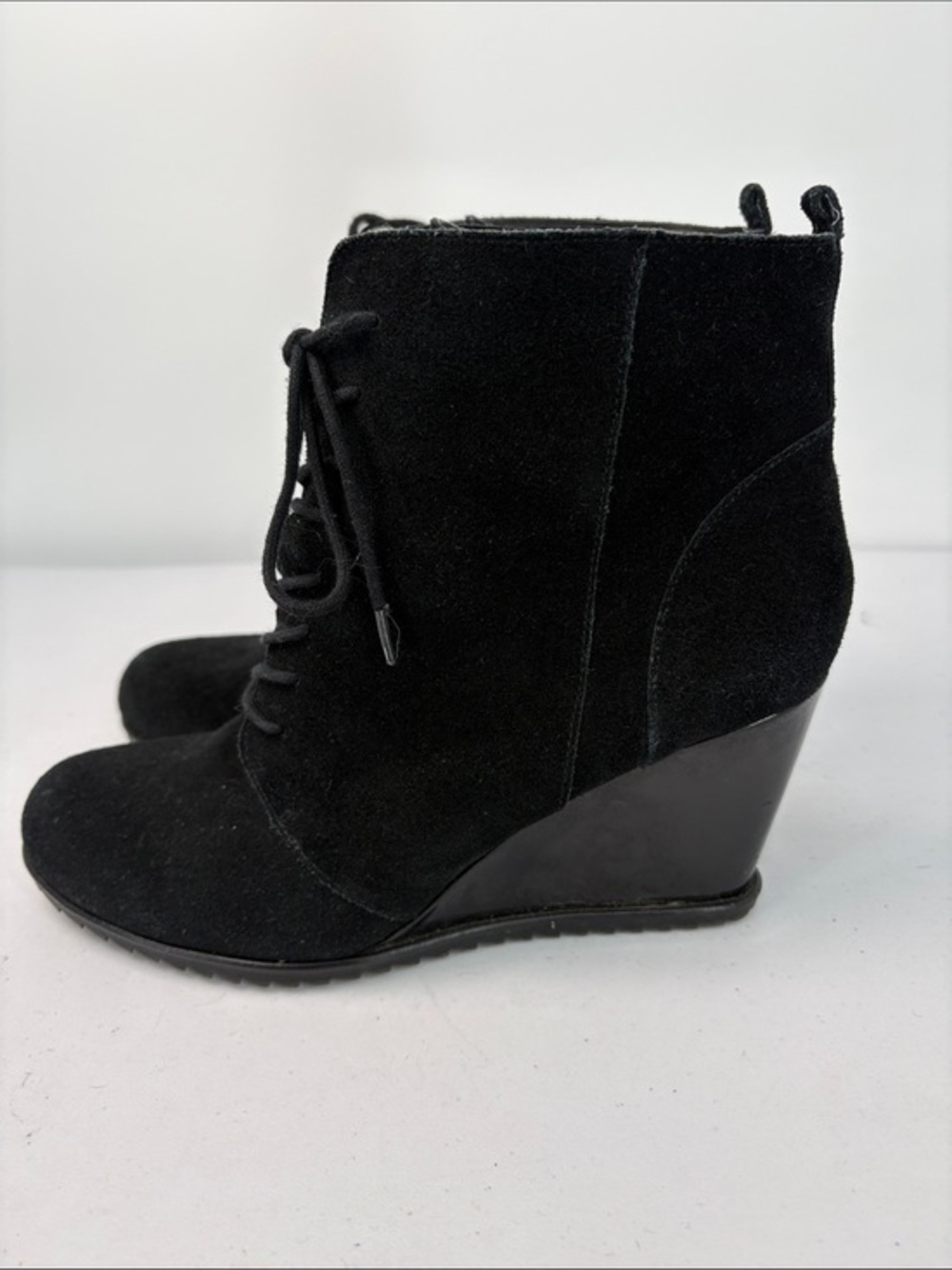 🧥 Reaction Kenneth Cole Storm Call Black Suede Lace-Up patent Wedge Booties
